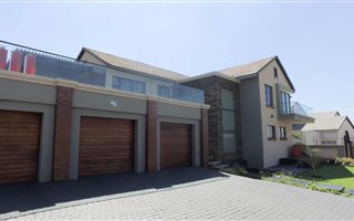 5 Bedroom House in Bronkhorstbaai