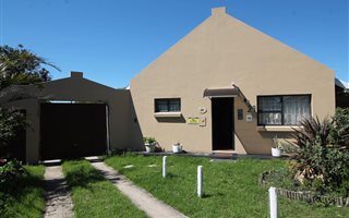 4 Bedroom House in West Bank