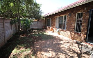 3 Bedroom Simplex in Pierre van Ryneveld