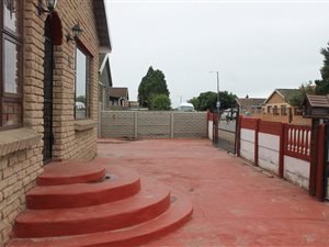 3 Bed House in Ballotsview