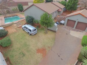 4 Bed House in Roodekrans