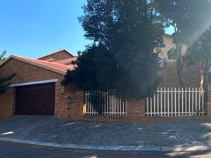 4 Bed House in Azaleapark