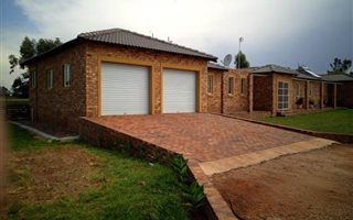 3 Bedroom House in Petit