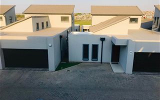 3 Bedroom Apartment in Summerset