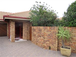 2 Bedroom Townhouse in Vanderbijlpark SE2