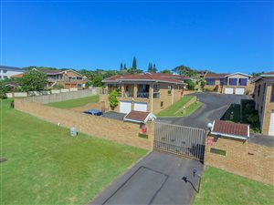 3 Bed Townhouse in Uvongo