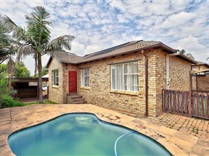 3 Bed Townhouse in Honeydew Ridge
