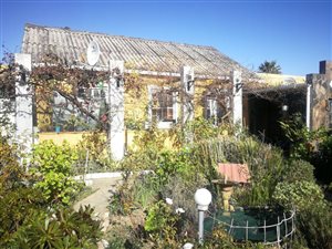 2 Bed Townhouse in Paarl Central East