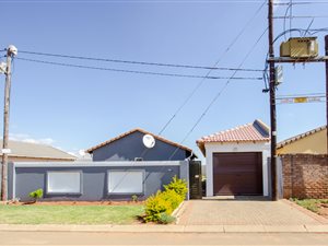 3 Bed House in Protea Glen