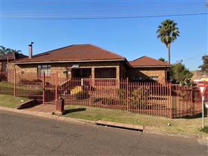 4 Bed House in Laudium