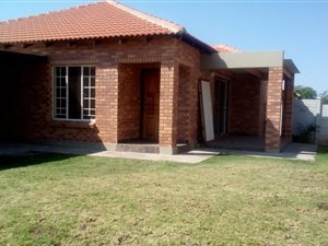 3 Bed House in Geelhoutpark