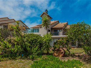 4 Bed House in Mossel Bay Golf Estate