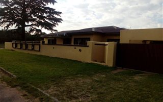 3 Bedroom House in Selection Park