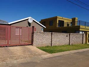 3 Bed House in Golden Gardens
