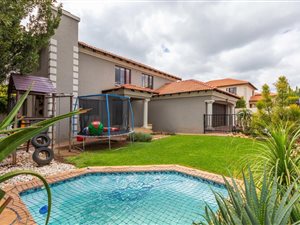4 Bed House in Highveld