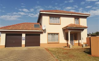 3 Bedroom Duplex in Lephalale (Ellisras)