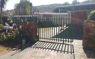 1 Bedroom Garden Cottage in Kloofendal