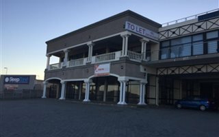 620 m² Commercial space in Tableview