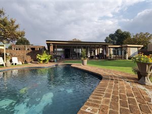 4 Bed House in Rowhill
