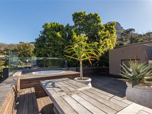 4 Bed Townhouse in Higgovale