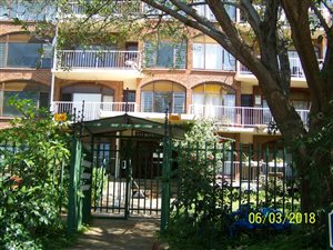 2 Bed Flat in Westdene