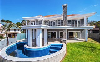 6 Bedroom House in Waterkloof Ridge