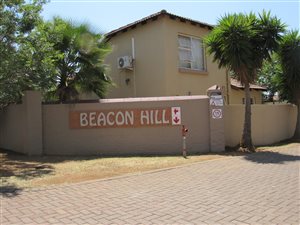 3 Bed Townhouse in Heuwelsig Estate