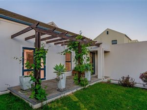 3 Bed House in Kelderhof Country Village