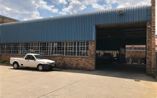 596 m² Industrial space in Stormill