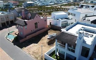 243 m² Land available in Waterfront