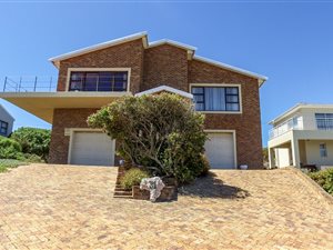 4 Bed House in Yzerfontein