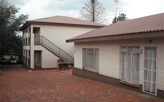 10 Bedroom Flat in Die Bult