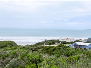 800 m² Land available in Boggomsbaai