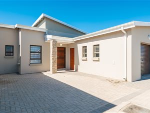 2 Bed Townhouse in Pacaltsdorp