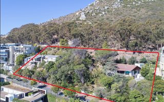 3812 m² Land available in Clifton
