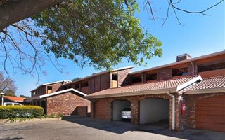 3 Bedroom Apartment in Sunninghill