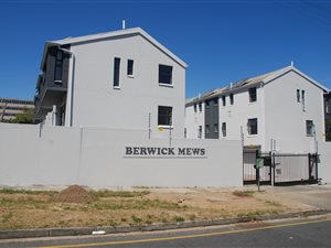 3 Bed Townhouse in Wynberg
