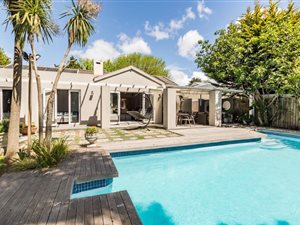 5 Bed House in Constantia