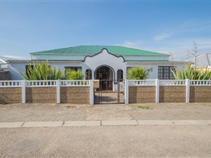 4 Bed House in Albertinia