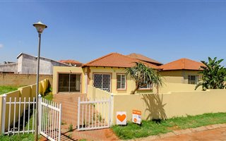 3 Bedroom House in Clarina