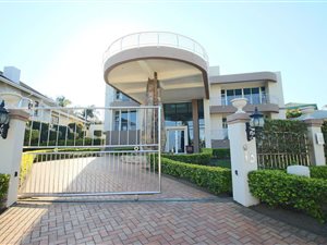 5 Bed House in Blue Bend
