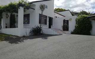 3 Bedroom House in Somerset West Central
