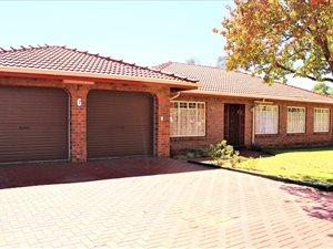 4 Bed House in Helikon Park