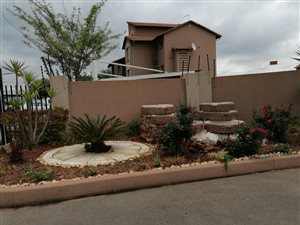 2 Bed Townhouse in Kleinfontein