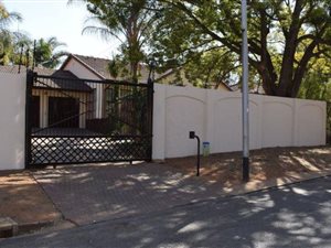 4 Bed House in Lynnwood Glen