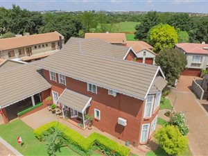 5 Bedroom House in Centurion Golf Estate
