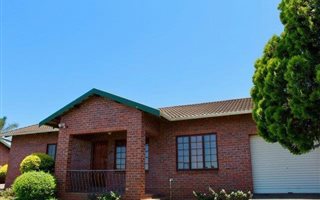 3 Bedroom Simplex in Bellevue