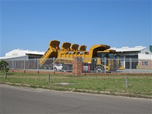 1050 m² Industrial space in Alton