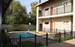 1009 m² Commercial space in Middelpos
