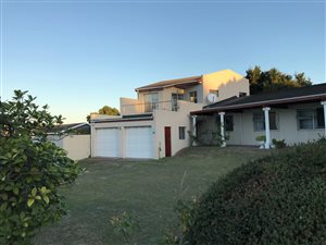 2 Bed Townhouse in Constantia